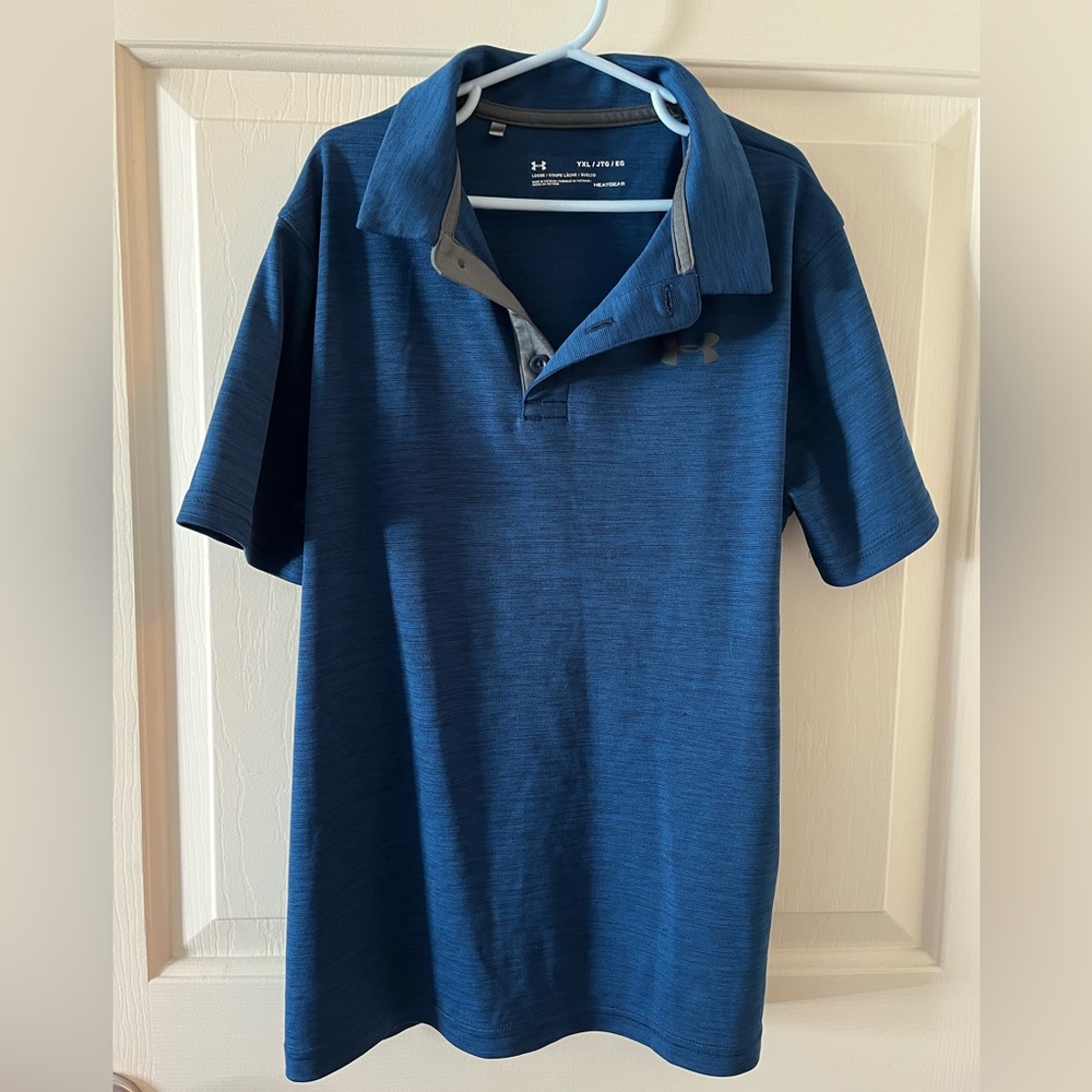 Under Armour boys 3/4 button. 

XL